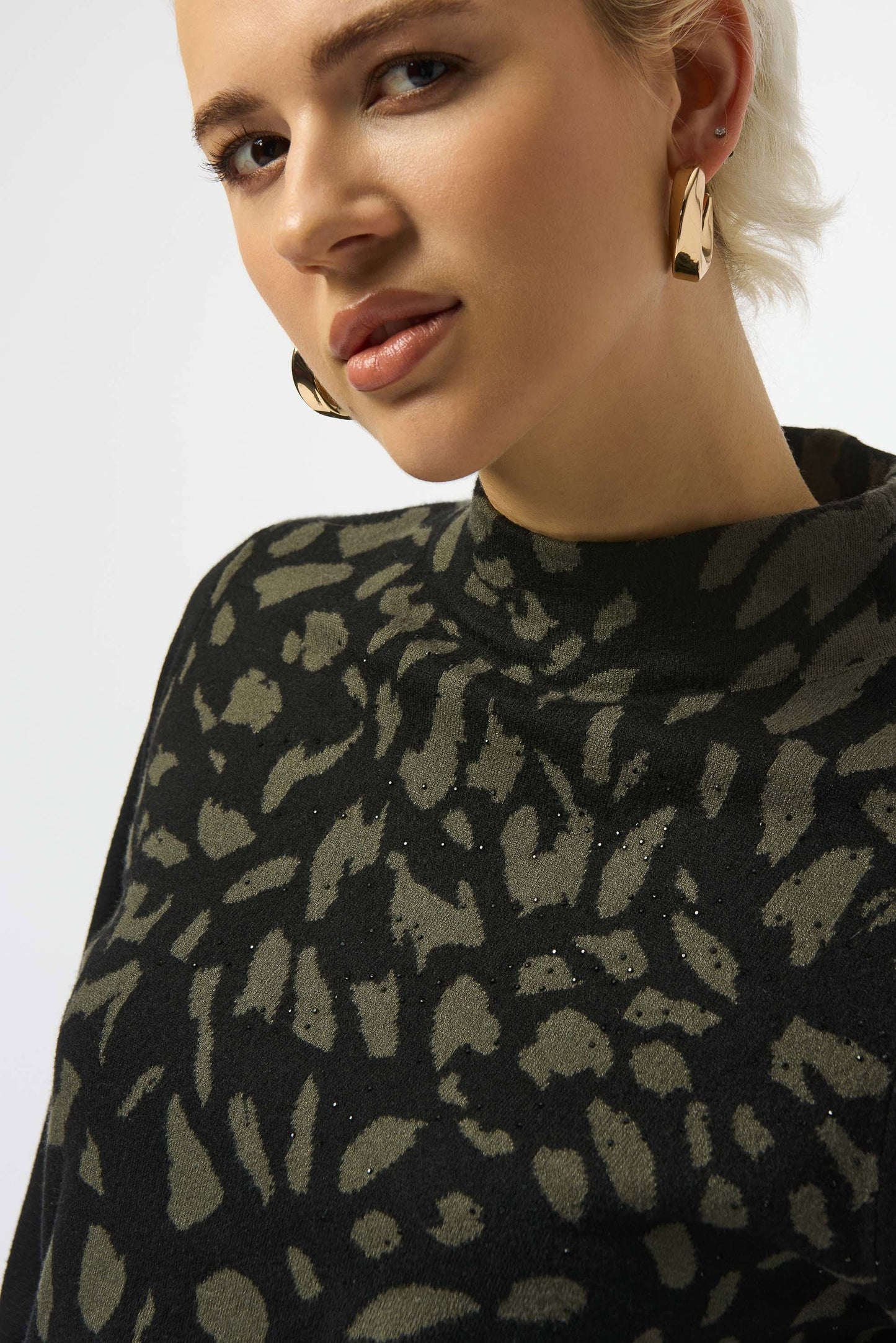 JOSEPH RIBKOFF JACQUARD ANIMAL PRINT SWEATER