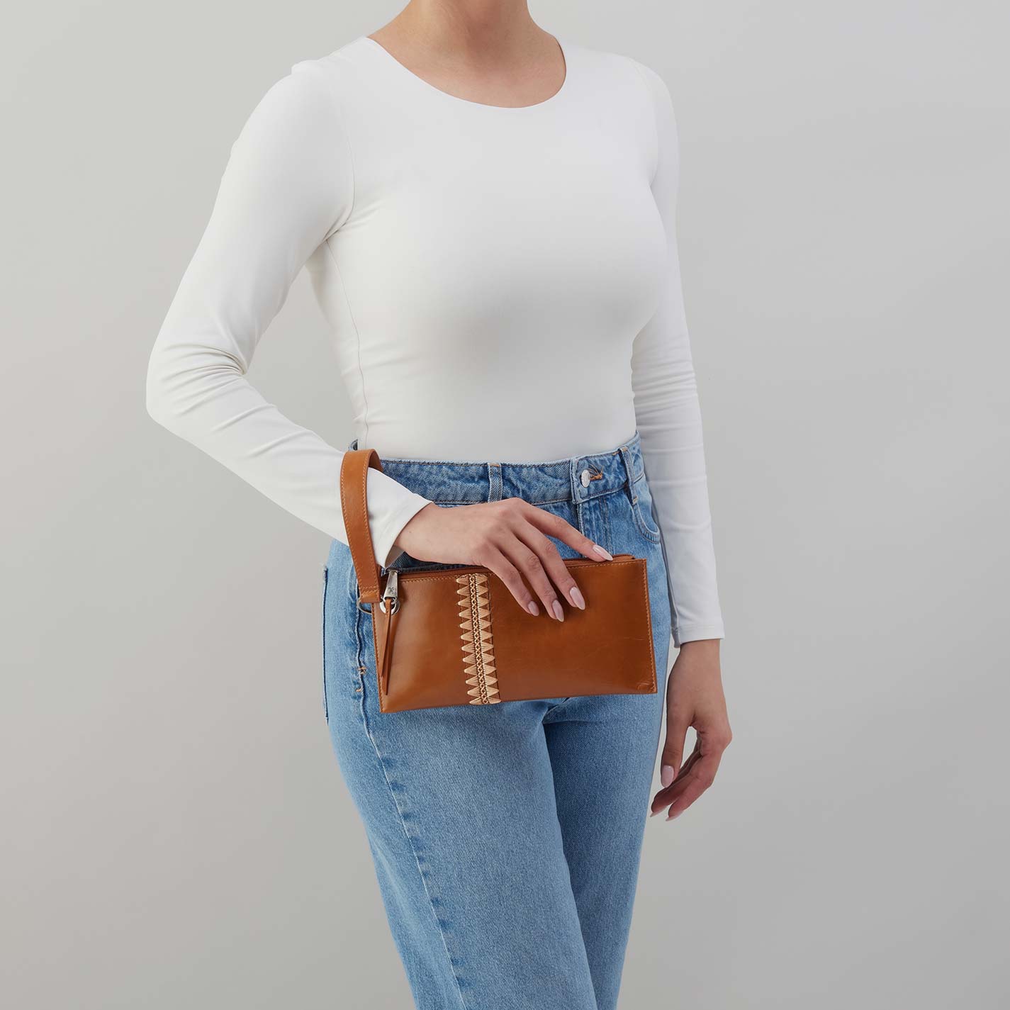 HOBO VIDA WRISTLET