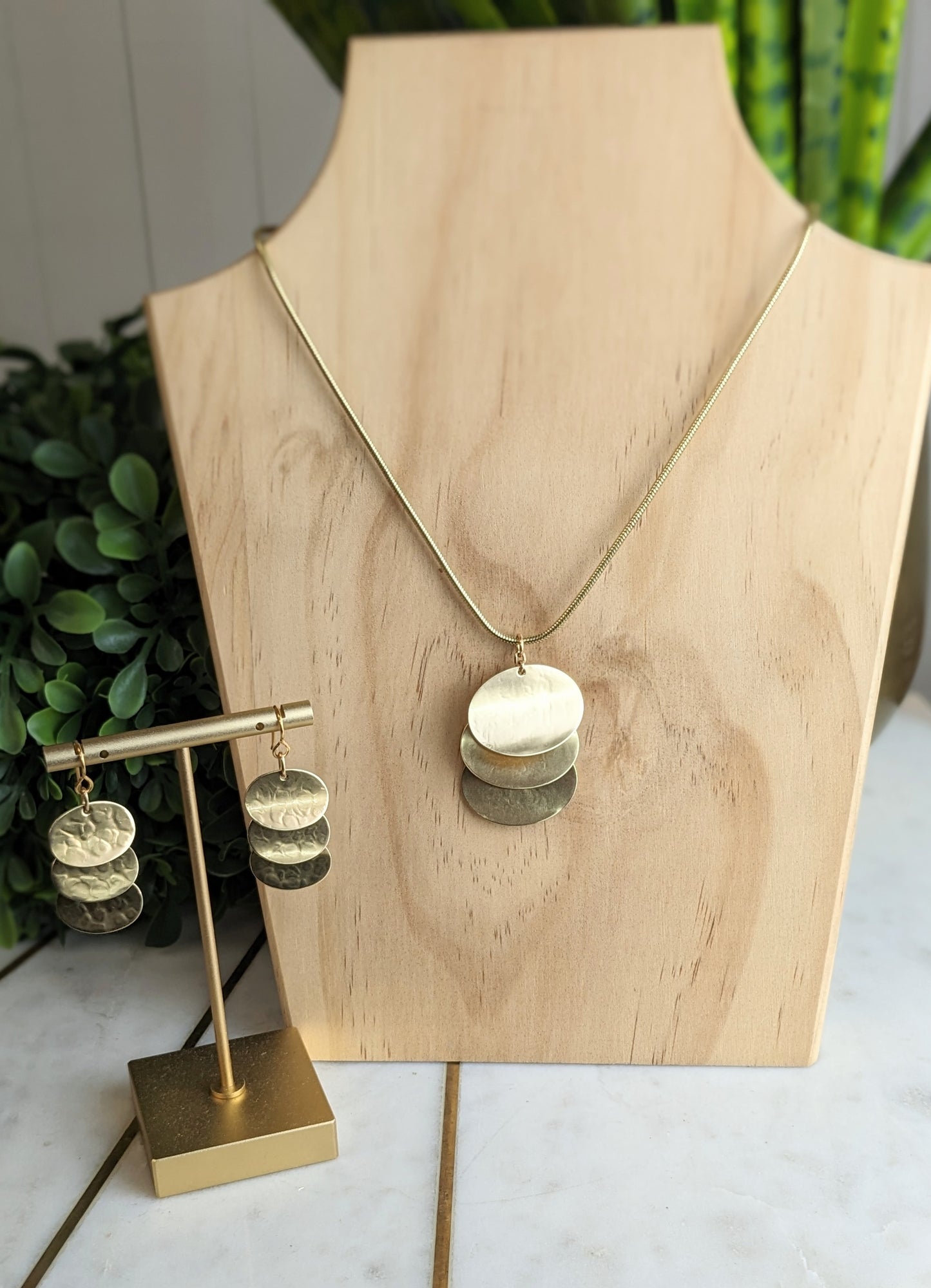 MARJORIE BAER STACKING GOLD OVALS NECKLACE