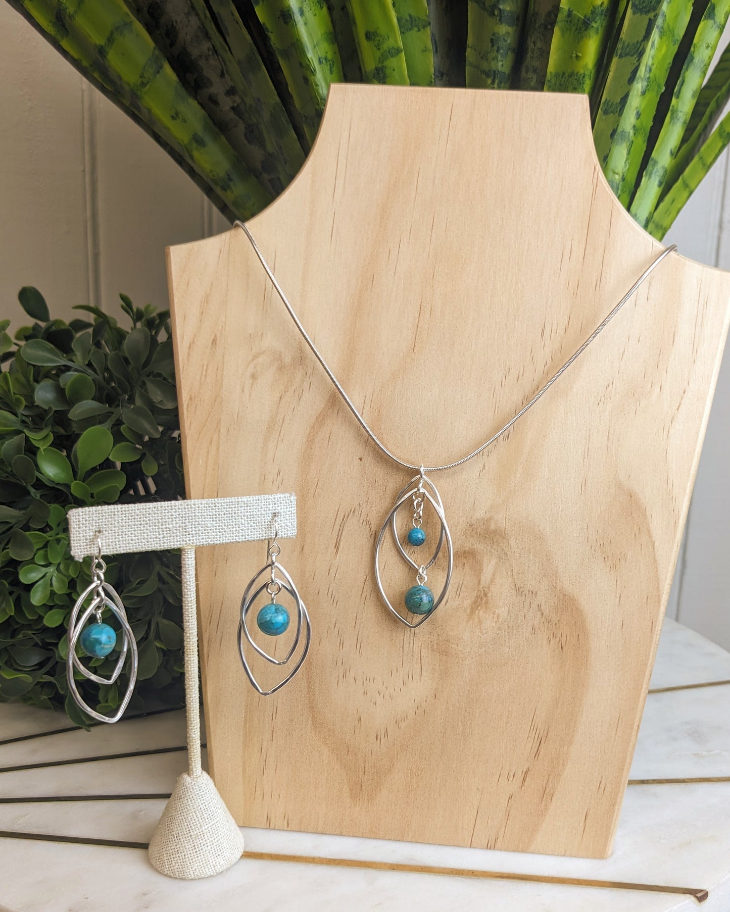 MARJORIE BAER MEDIUM LAYERED LEAF RINGS WITH TURQUOISE BEAD EARRINGS