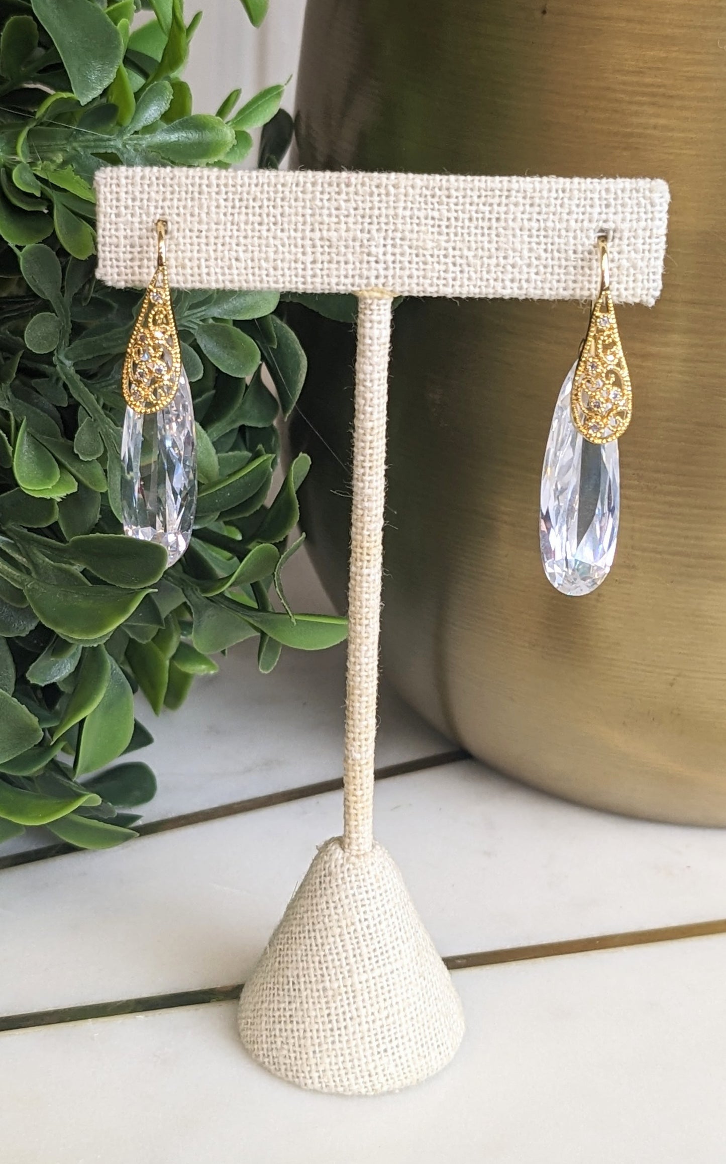 2" CRYSTAL & GOLD TEARDROP