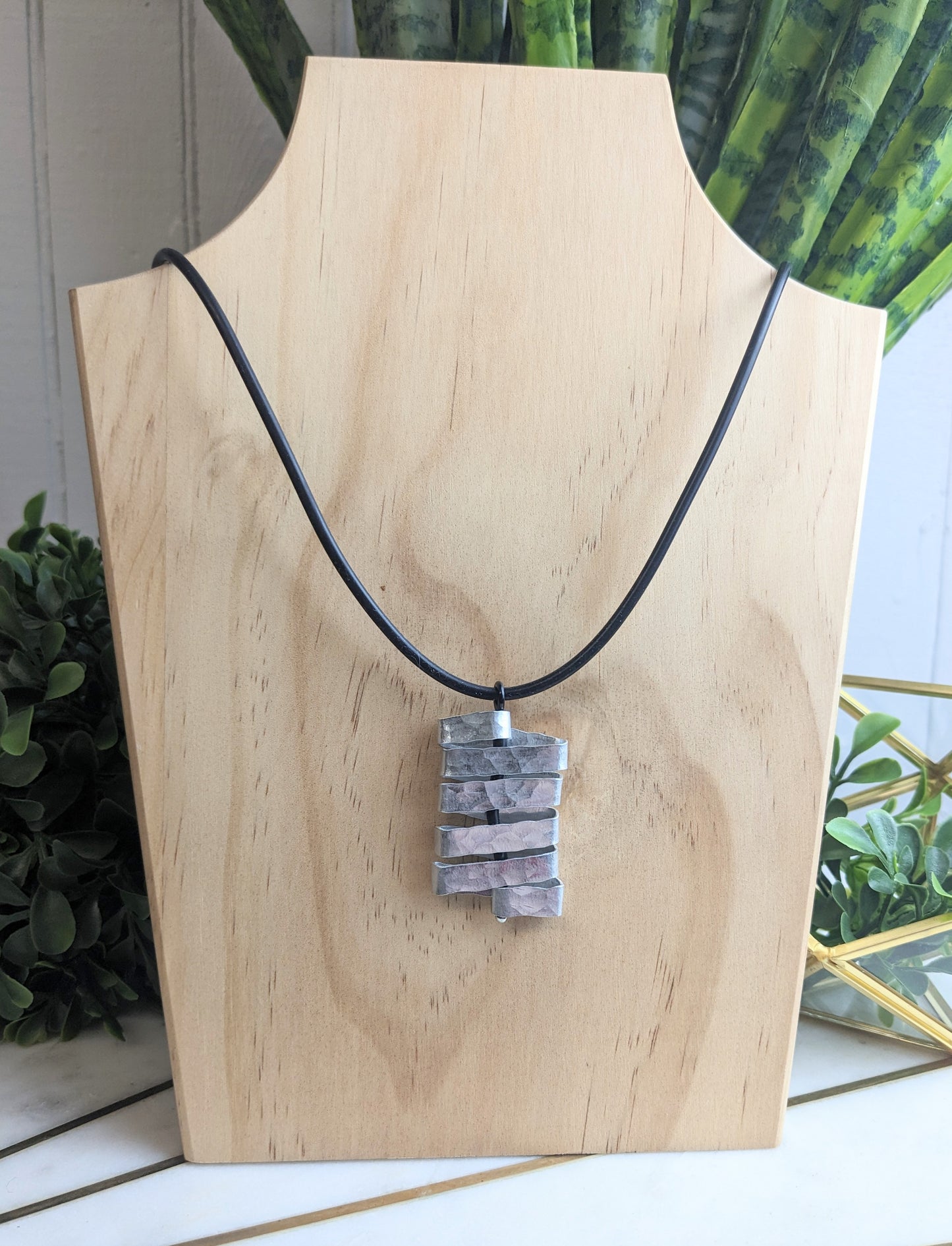 CHARLIE NECKLACE