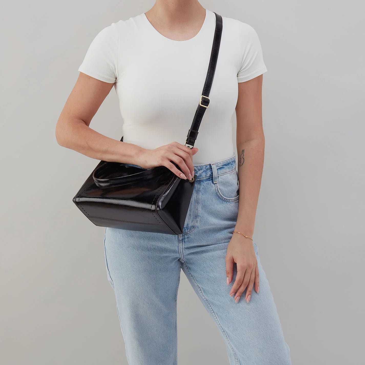 HOBO SENECA SHOULDER CROSSBODY