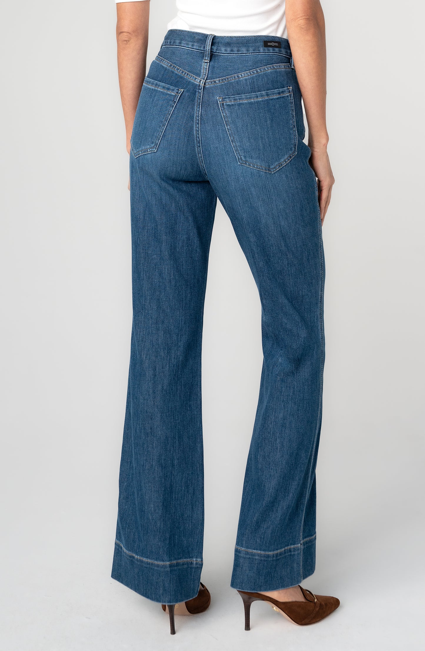 Liverpool Relaxed Highrise Seamed Bootcut 30" ins