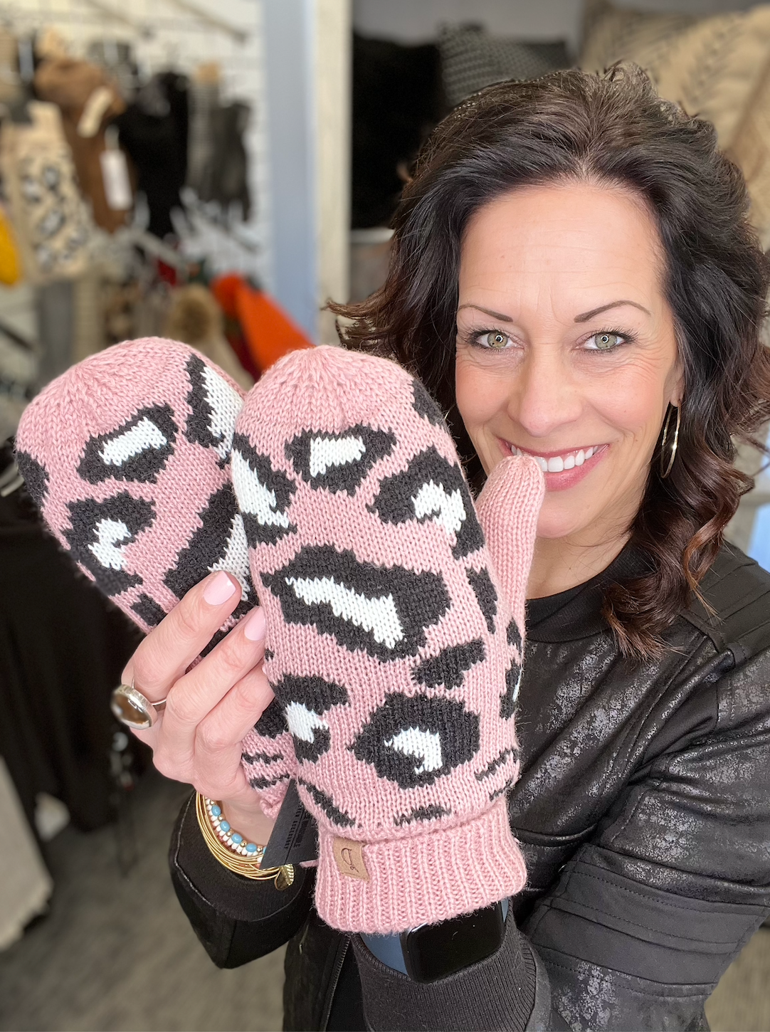 KNIT LEOPARD PRINT MITTENS