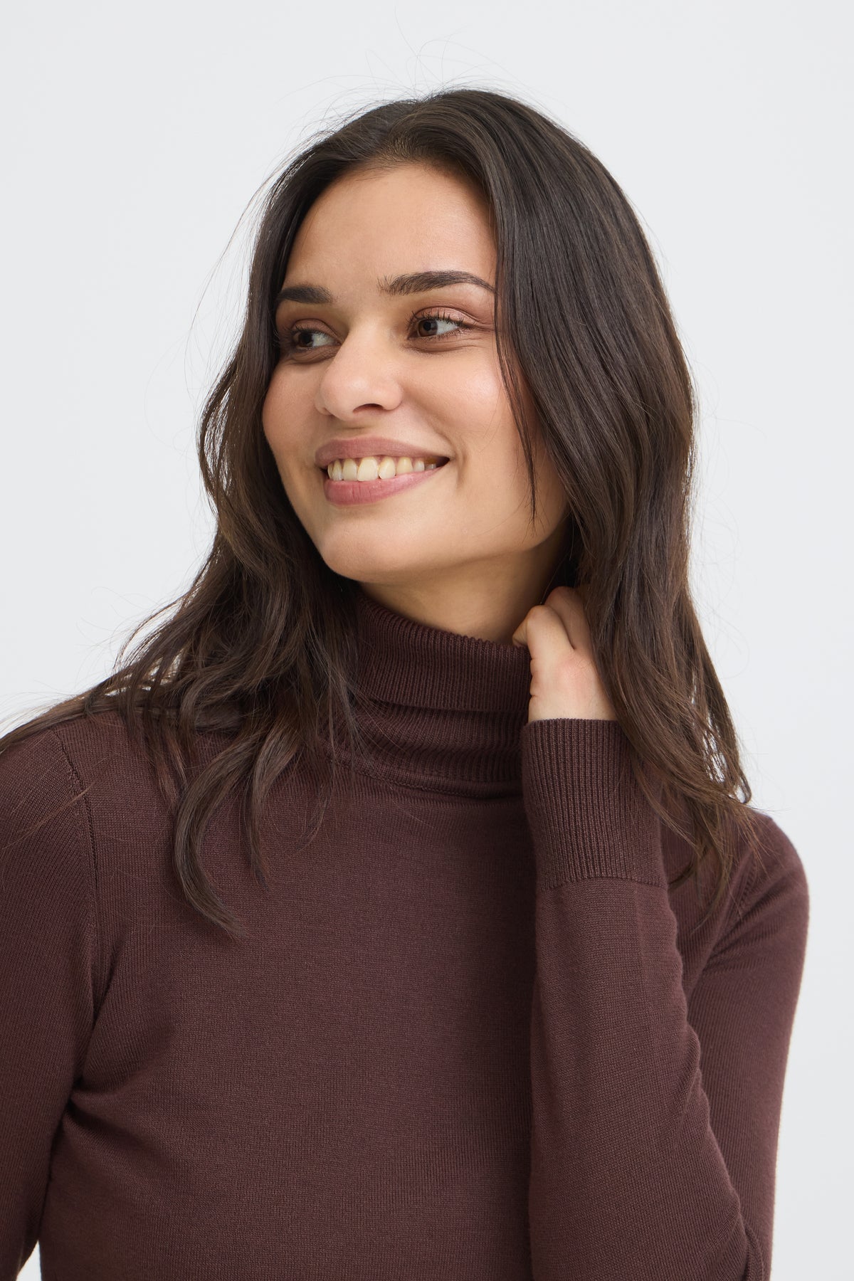 B Young Morla Rollneck
