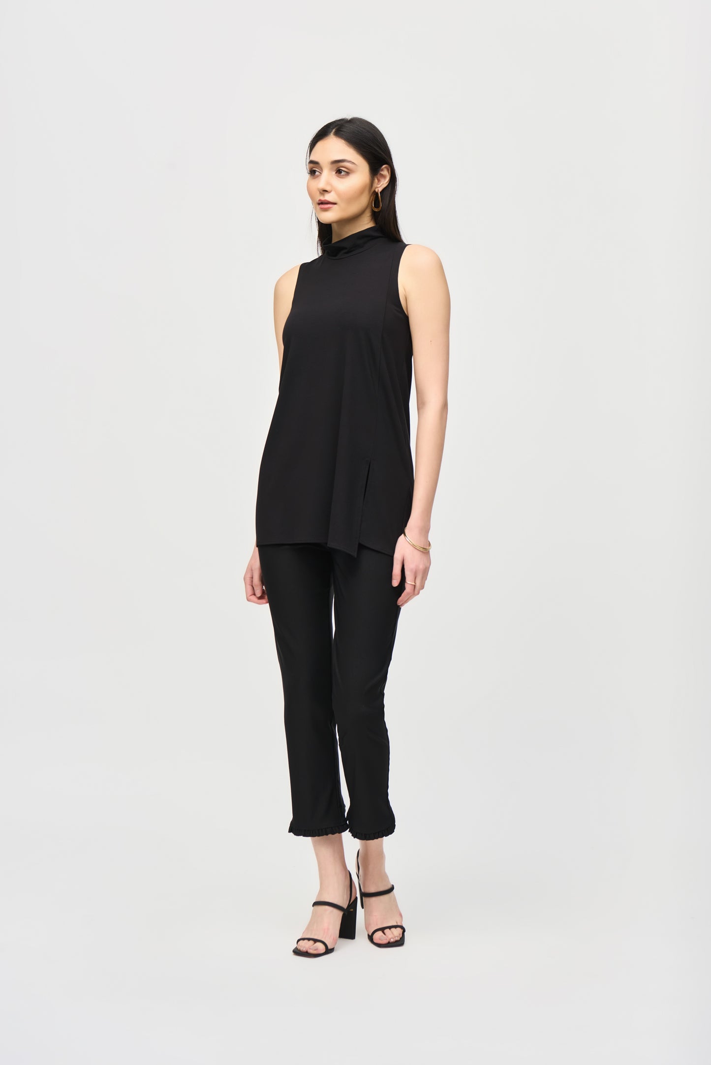 JOSEPH RIBKOFF MILLENIUM CROP PANTS WITH RUFFLES
