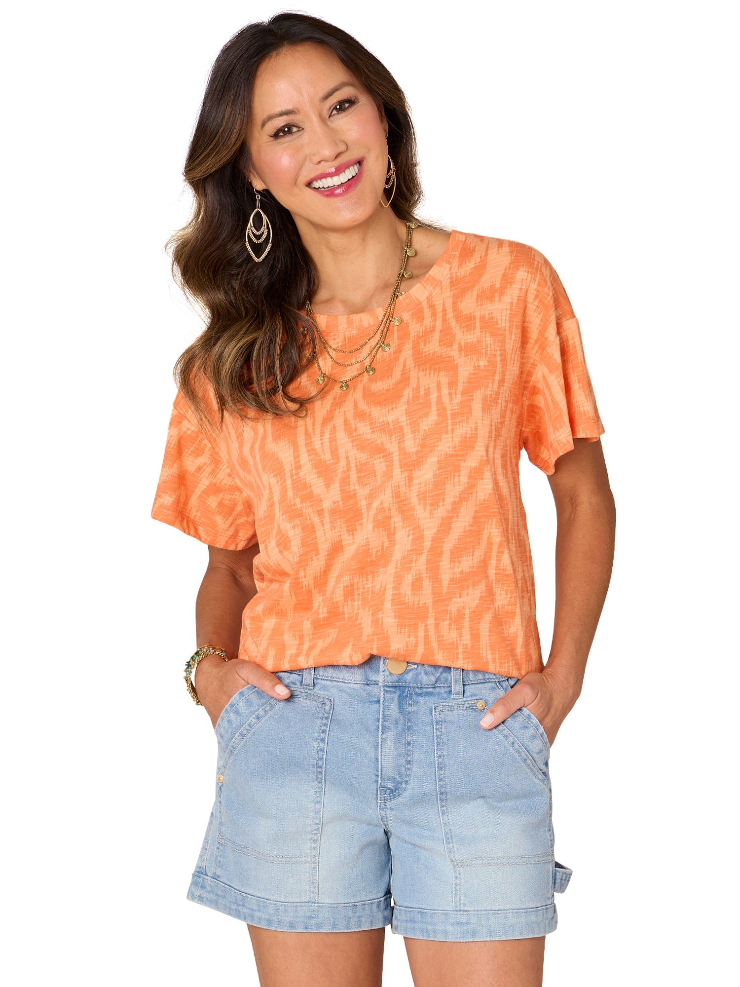 SHORT SLEEVE SCOOP NECK PRINTED BOYFRIEND TEE 6th & Broadway Clothing