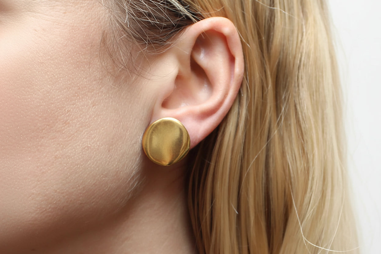 Medium Organic Polka Dot Post