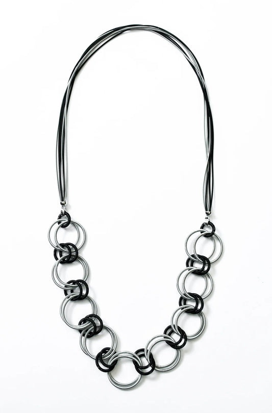 SEA LILY SILVER AND BLACK WIRE NECKLACE WITH INTERLOCKING RINGS