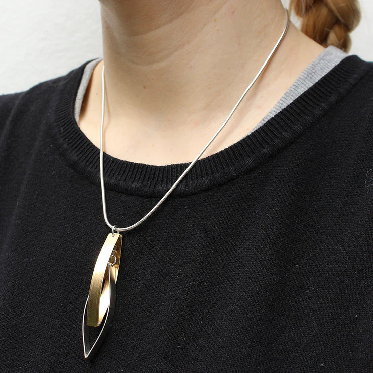 MARJORIE BAER INTERLOCKING POINTED RIBBON HOOP NECKLACE
