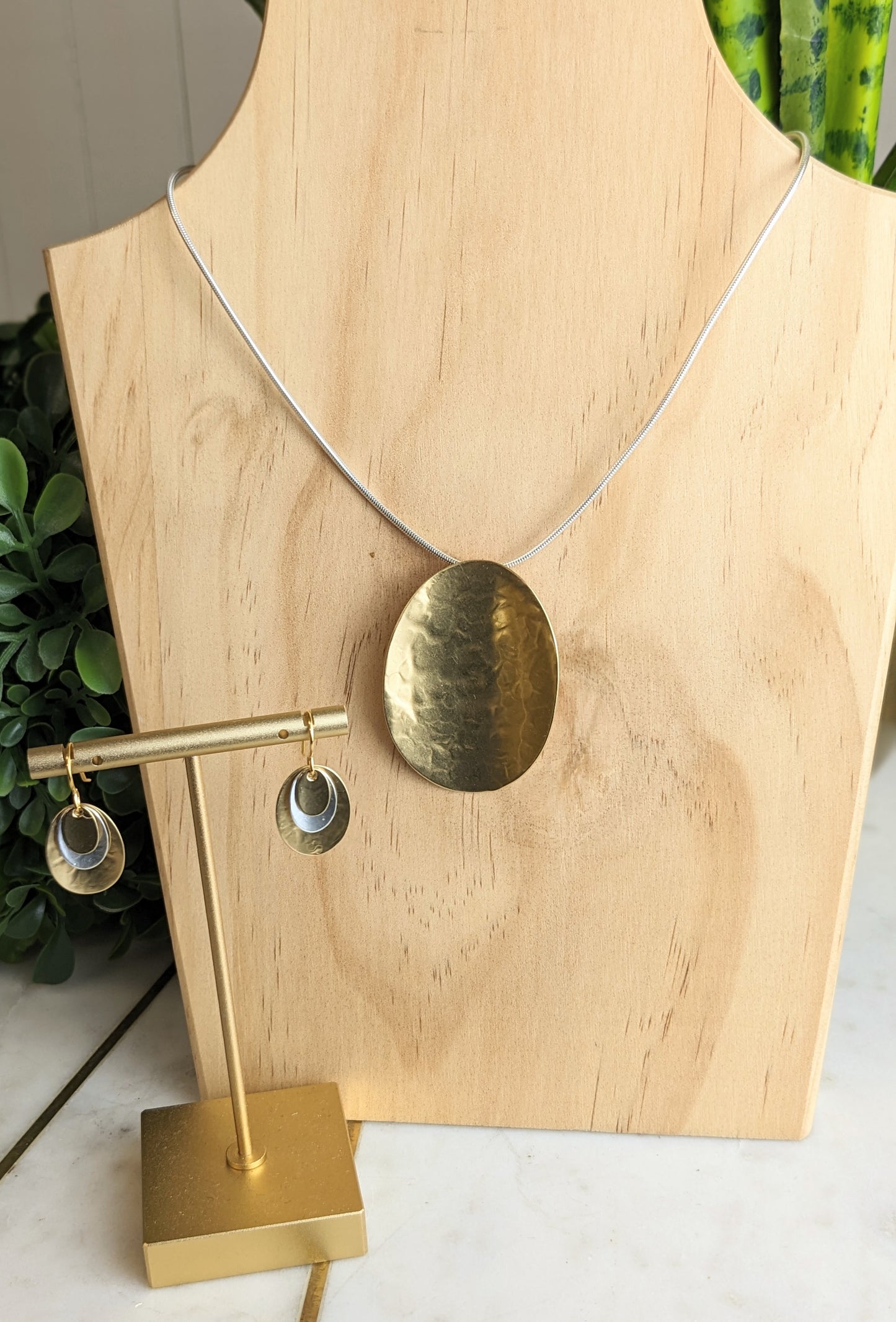 MARJORIE BAER LARGE GOLD OVAL NECKLACE