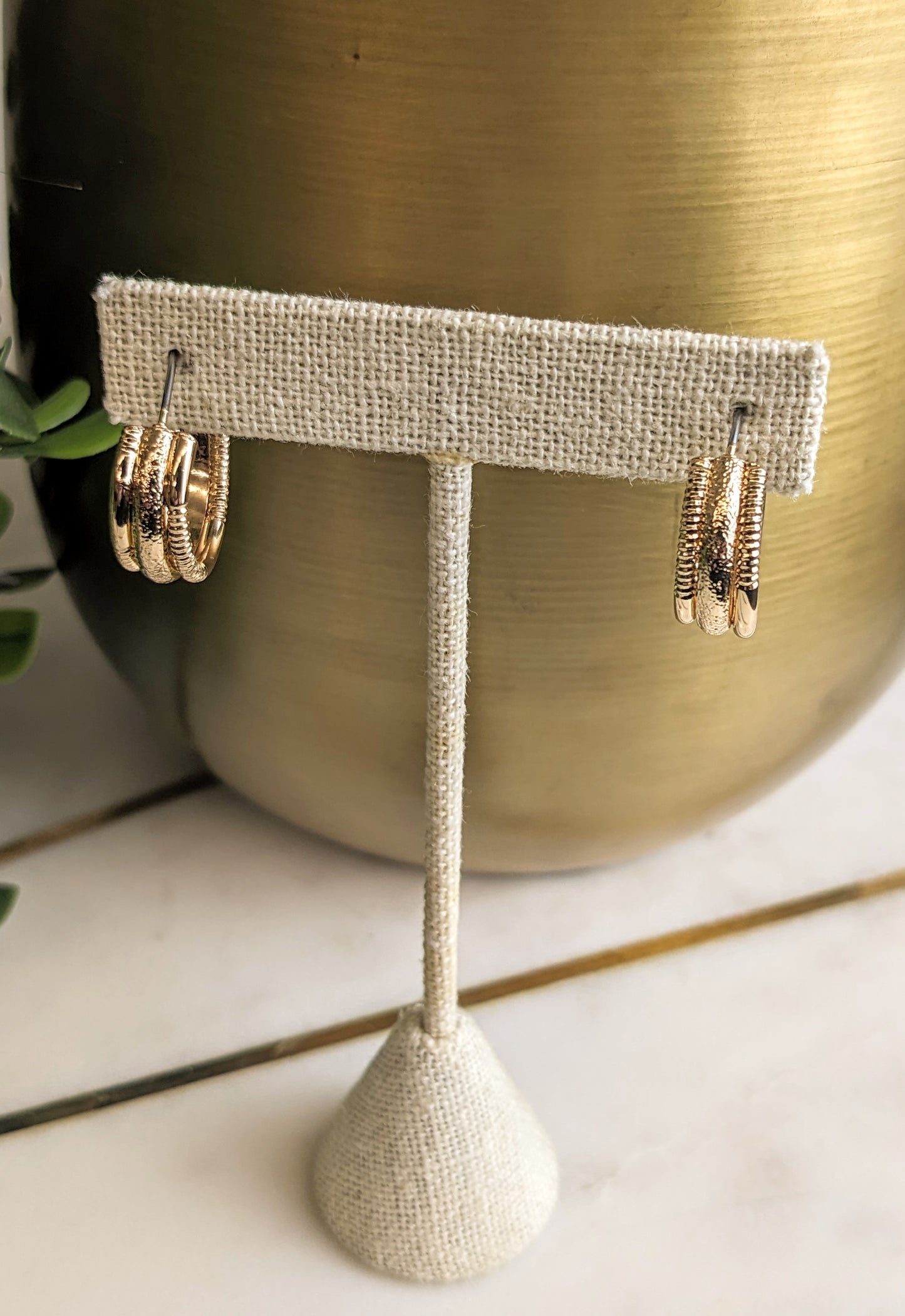 SMALL TEXTURED HOOP EARRINGS GOLD OR SILVER