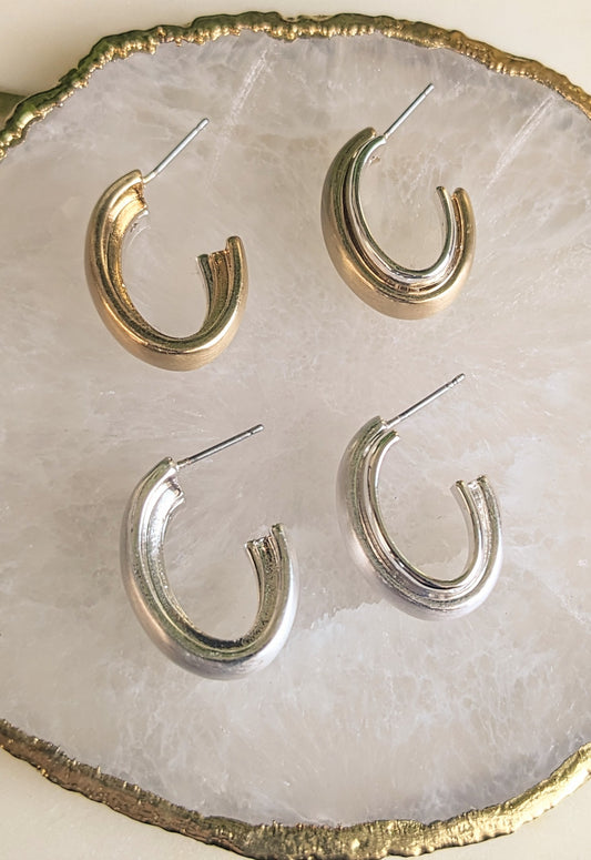 SMALL OVAL HOOP EARRINGS GOLD OR SILVER