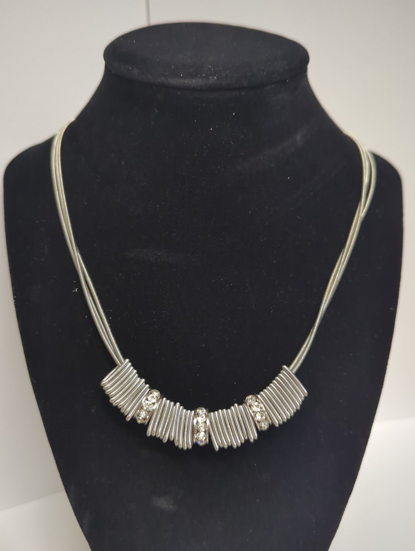 SEA LILY SILVER WIRE NECKLACE WITH SILVER RINGS AND CRYSTAL