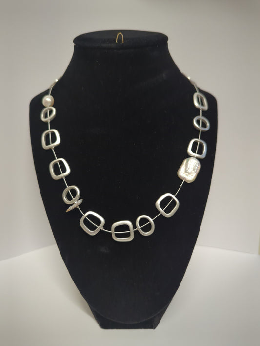 SEA LILY SILVER SQUARES, OVAL RINGS AND FRESHWATER BIWA PEARLS NECKLACE