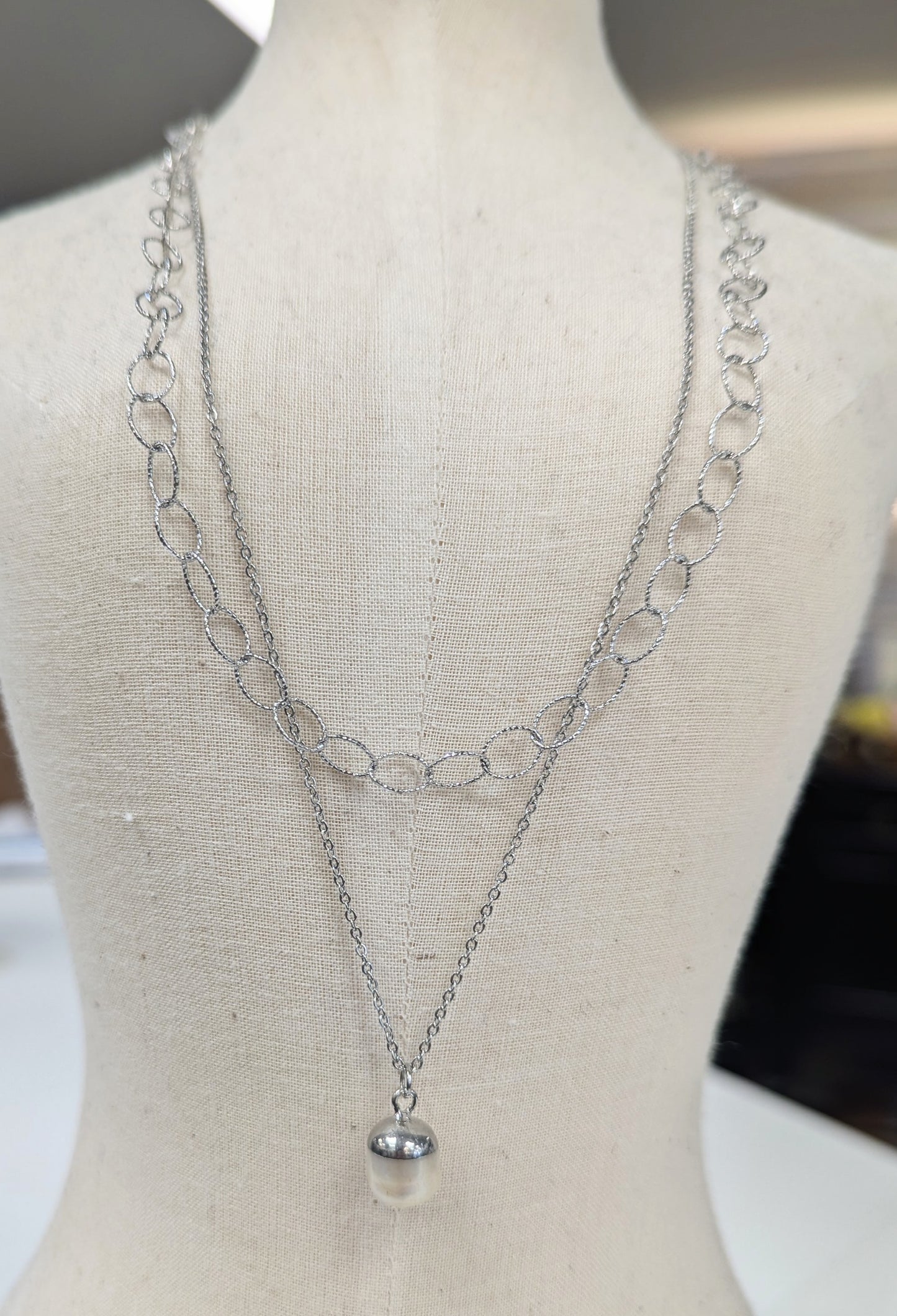 MEGHAN BROWNE AINSLY SILVER PEARL NECKLACE