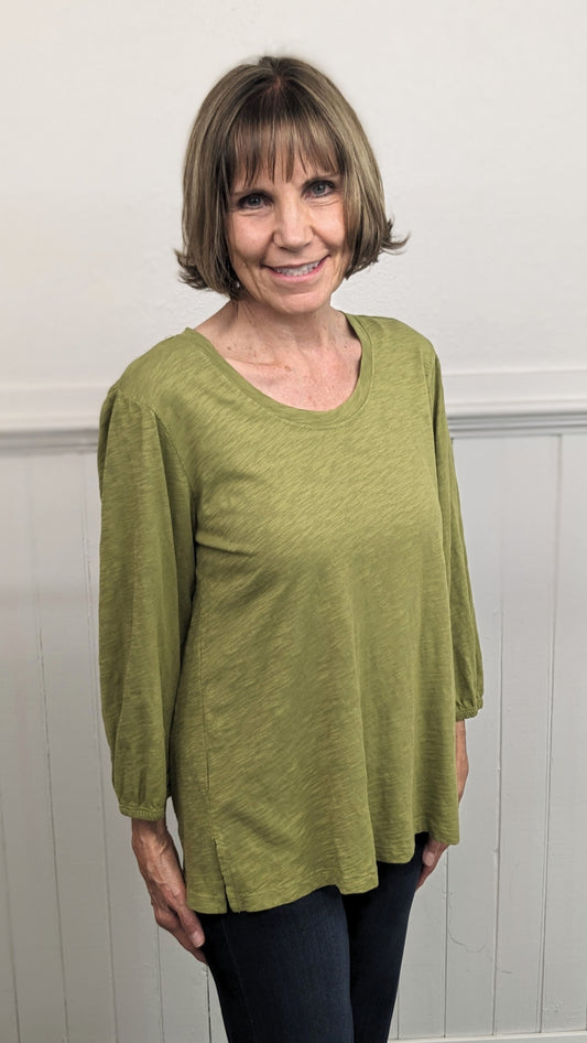 MODODOC 3/4 LENGTH SHIRRED SLEEVE SCOOP NECK TOP