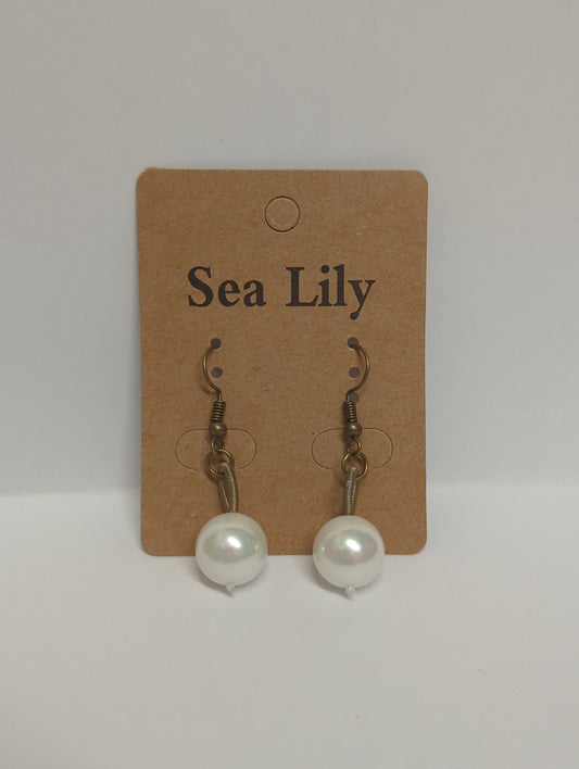 SEA LILY GOLD WITH WHITE PEARL EARRINGS