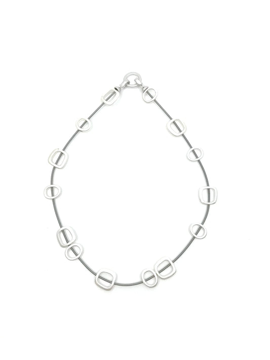 SEA LILY SHORT WIRE NECKLACE WITH SILVER SQUARES