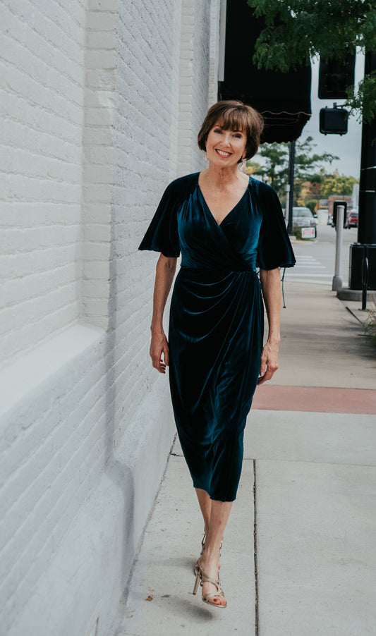 MAGGY LONDON FLUTTER SLEEVE WRAP DRESS