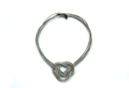 SEA LILY SILVER PIANO WIRE FIGURE EIGHT NECKLACE