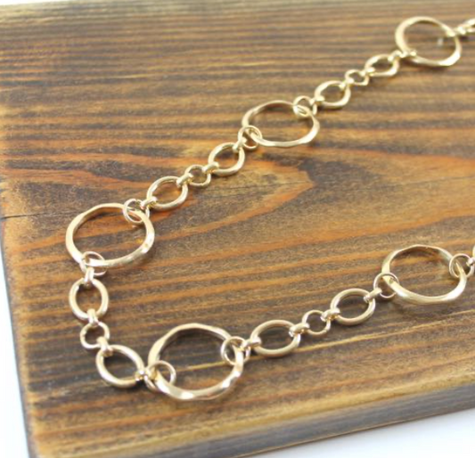 LONG MULTI-SIZE LINK CHAIN NECKLACE